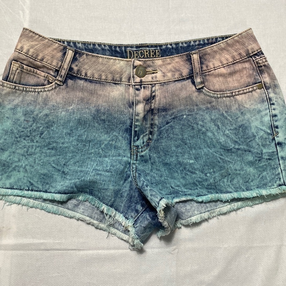 Decree Shorts size 11. (BE)